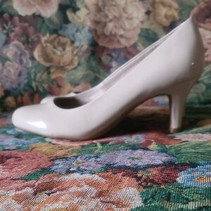 Classic Women's Patent 3inch Pump in Cream New Sz 7 M Patent Leather